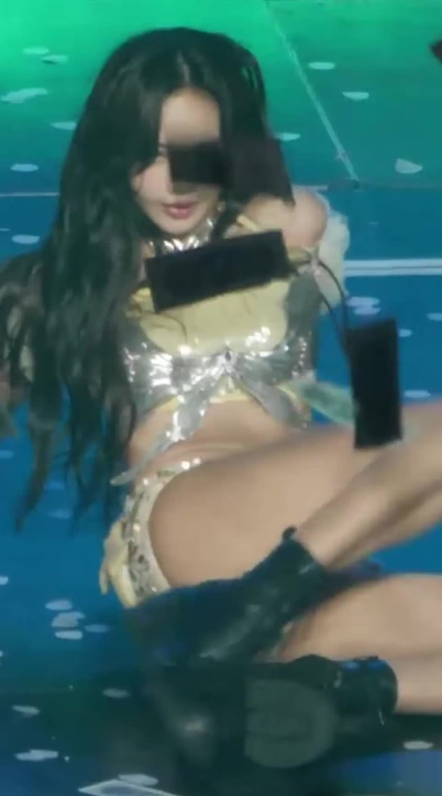 Blackpink pussy Hot girl topless gif