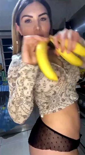 Emma huevo porno Sexy boobs gif