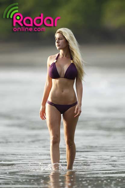 Heidi montag in bikini Voyeur upskirt photos