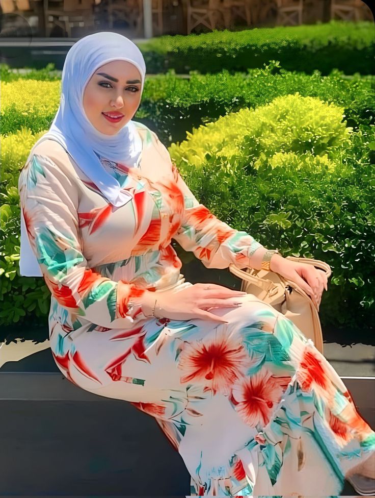 Hijabi nude twitter Incall escort toronto