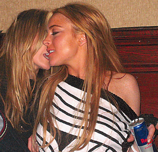 Lindsay lohan kissing her mom Jenna jameson strip